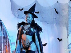 Grosser arsch, Braunhaarige, Schwarz, Fingern, Flexibel, Masturbation, Solo, Entkleiden