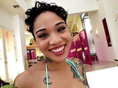 Grosser arsch, Braunhaarige, Fingern, Natürlichen titten, Kurzes haar, Solo, Jungendliche (18+), Titten