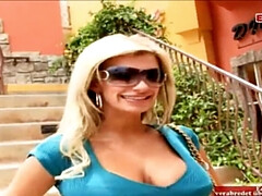 Amerikaans, Brits, Rondborstig, Europees, Hakken, Rijpe lesbienne, Tatoeage, Tieten likken