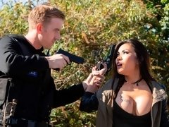 Grosser arsch, Grosse titten, Braunhaarige, Hundestellung, Handjob, Interrassisch, Milf, Rasiert