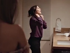 Bruinharig, Lesbisch, Tieten likken