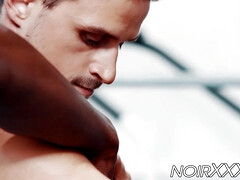 Анальный секс, Большой член, Член, Спортзал, Межрасовый секс, Мускулы, Лизание жопы, Тату