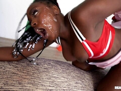 Leie, Arsch, Grosse titten, Aufs gesicht abspritzen, Sporthalle, Natürlichen titten, Jungendliche (18+), Titten