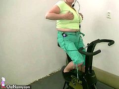 Belle grosse femme bgf, Rondelette, Collège université, Mature, Maman