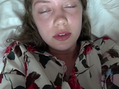 Sucer une bite, Doigter, Masturbation, Orgasme, De plein air, Public, Fumer, Gicler