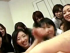 アジア人, 緊縛, 着衣女と全裸男, グループ, 手コキする, 日本人, オナニー, パーティ