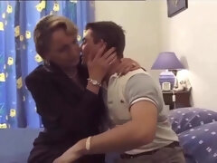 Enthousiasteling, Anaal, Grote kont, Frans, Hardcore, Moeder die ik wil neuken, Moeder, Tieten likken