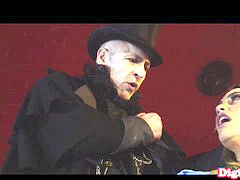 Anal, Cul à la bouche, Sucer une bite, Talons, Tatouage