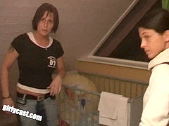 Leie, Blasen, Braunhaarige, Erstes mal, Küssen, Lingerie, Party, Titten