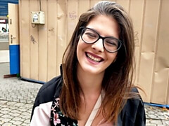 Culo, Verga grande, Morena, Estilo perrito, Gafas, Pajear, Público, Afeitado