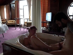 Enthousiasteling, Pijpbeurt, Rondborstig, Schattig, Diep in de keel, Hd, Rijpe lesbienne, Tepels