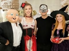 お尻, デカパイ, ブロンド, 女 人男 人, 手コキする, ストリッピング, ティーン, 三人