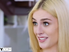 Kont naar mond, Blond, Diep in de keel, Sperma in gezicht, Klein, Pornster, Rijden, Billekoek