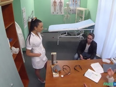 Leie, Hundestellung, Handjob, Lecken, Krankenschwester, Büro, Muschi, Uniform
