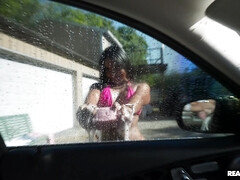 Bikini, Sucer une bite, Brunette brune, Voiture, Mère que j'aimerais baiser, Maman, De plein air