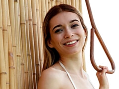 Leie, Bikini, Fingern, Masturbation, Natürlichen titten, Dürr, Solo, Titten