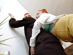 舐める尻, 女 人男 人, コキ, 魅力的, 息子, タトゥー, ティーン, 三人