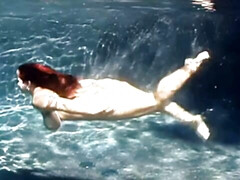 Belle grosse femme bgf, Gros cul, Gros seins, Piscine, Rousse roux, Rasée, Sous marin
