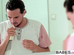 (Kayla Green, Carolina Abril) - Towel Time