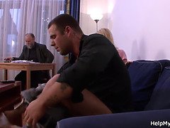 Grosser arsch, Gehörnter ehemann, Tschechisch, Hd, Muschi, Ablutschen, Jungendliche (18+), Ehefrau