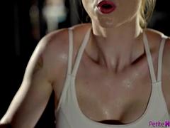 Красотки, Большой член, Кончили внутрь, Спортзал, Секс без цензуры, От первого лица, Рыжие, Сиськи