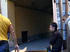 ブロンド, 捕まる