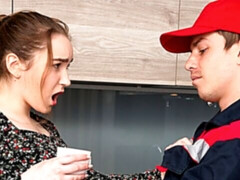 Grosser schwanz, Braunhaarige, Küche, Lecken, Natürlichen titten, Muschi, Jungendliche (18+), Titten