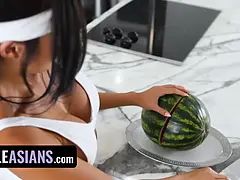 Asiatisch, Grosser arsch, Grosse titten, Blasen, Spermaladung, Hd, Nackt, Jungendliche (18+)