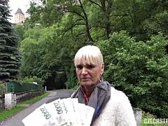 Enthousiasteling, Pijpbeurt, Hardcore, Rijpe lesbienne, Moeder die ik wil neuken, Buiten