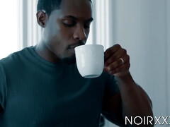 Noire, Sucer une bite, Gorge profonde, Queue, En levrette, Homosexuelle, Interracial, Embrassement