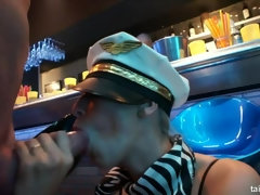 ブロンド, フェラチオ, 手コキする, 異人種間, なめる, パーティ, ポルノスター, 濡れ