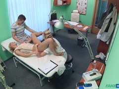 Badkamer, Pijpbeurt, Stel, Sperma shot, Sperma in gezicht, Vriendin, Handbeurt, Likken