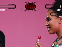 Noire, Sucer une bite, Noir ébène, Hard, Interracial, Orgie, Actrice du porno, Plan cul à trois