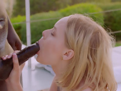 Blond, Pijpbeurt, Hondjeshouding, Sperma in gezicht, Likken, Kut duiken, Rijden, Tieten likken