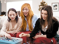 18 jahre, Arsch, Fingern, Lesbisch, Masturbation, Muschi, Rasiert, Jungendliche (18+)