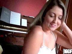 Leie, In den arsch, Latina, Milf, Mutti, Im freien, Ablutschen, Jungendliche (18+)