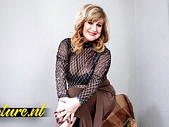 Grosser arsch, Blondine, Fingern, Oma, Masturbation, Reif, Russisch, Solo