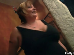 Wohlbeleibte schöne frauen, Blasen, Geile alte tussi, Fett, Handjob, Hardcore, Hd, Milf