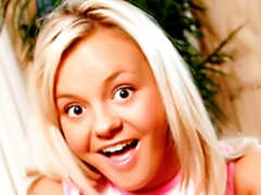 Blonde, Sucer une bite, Éjaculer dans la bouche, Tir de sperme, Branlette thaïlandaise, Léchez, Masturbation, Jupe