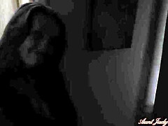Gros cul, Brunette brune, Plantureuse, Masturbation, Mature, Seins naturels, Solo, Nénés