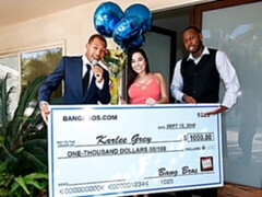 Sucer une bite, En levrette, Poilue, Branlette thaïlandaise, Hard, Interracial, Plan cul à trois, Nénés