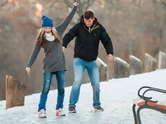 お尻, ブロンド, 指いじり, 手コキする, キッチン, 剃毛, ガリガリ, ティーン