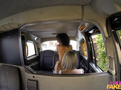 Любители, В машине, Лесбиянка, Лизание, Мастурбация, На природе, Киски