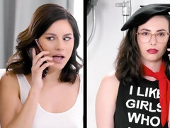 Blonde, Brunette brune, En levrette, Embrassement, Lesbienne, Chatte, Dénudage, Adolescente