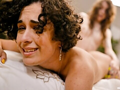 Grosse titten, Küssen, Lesbisch, Muschi, Rasiert, Dürr, Entkleiden, Jungendliche (18+)