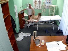 Pijpbeurt, Bruinharig, Arts, Hondjeshouding, Sperma in gezicht, Likken, Natuurlijke tieten, Kut duiken