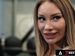 美女, デカパイ, ブロンド, フェラチオ, イく瞬間, ダブル開発, ジム, 三人