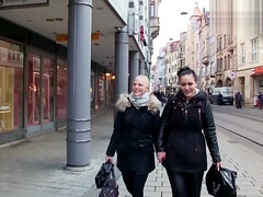 Leie, Braunhaarige, Spermaladung, Hd, Nippel, Orgasmus, Öffentlich, Flotter dreier