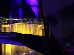 Salle de bains, Bottes, Brunette brune, Grossier, Jeans, Pov, Chaussettes, Nénés