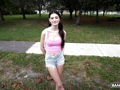 18 jaar, Bruinharig, Buiten, Softcore pornografie, Tiener